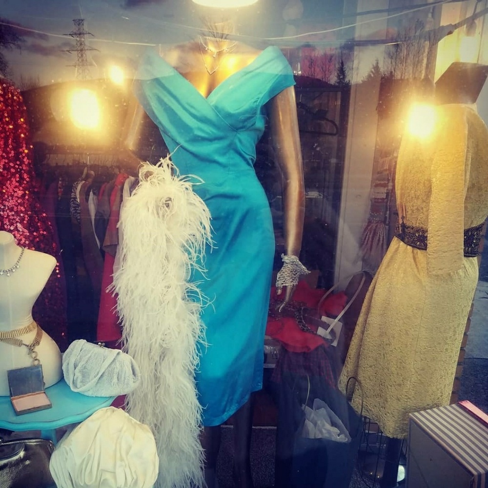 SOLD 💎1950's Peacock Blue Liquid Satin 💎